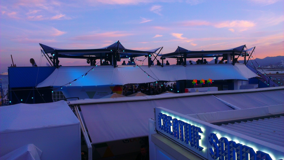 HEXIS structures – rooftop event venue at dusk HEXIS rooftop hospitality venue at sunset with festoon lighting, marquee canopies and guests gathered on the terrace